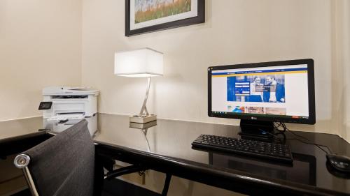 Best Western Plus Tulsa Inn & Suites