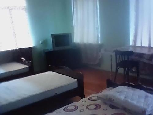 4 twin beds