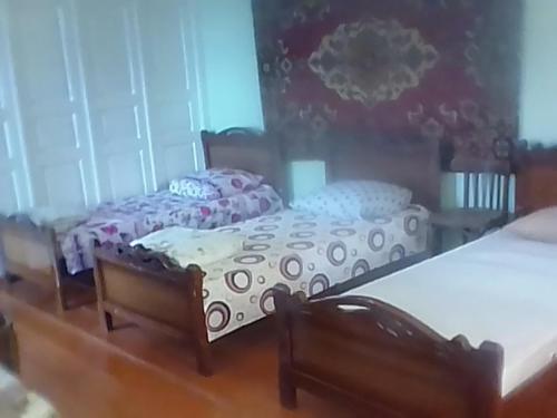 3 twin beds