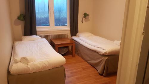2 twin beds