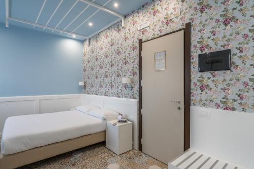 Hotel Palace Hotel Palace is perfectly located for both business and leisure guests in Battipaglia. The property features a wide range of facilities to make your stay a pleasant experience. Free Wi-Fi in all rooms