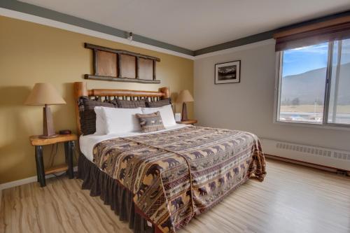 Premium King Room with Mountain View