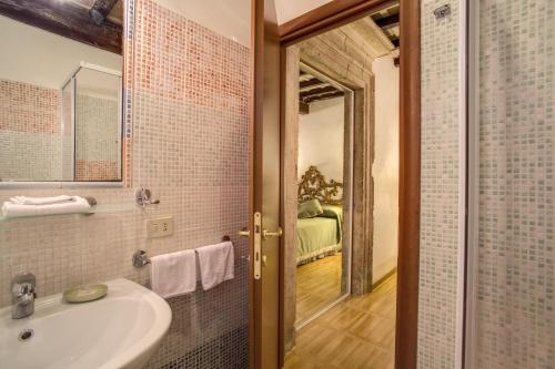 Navona Gallery Suites - image 10