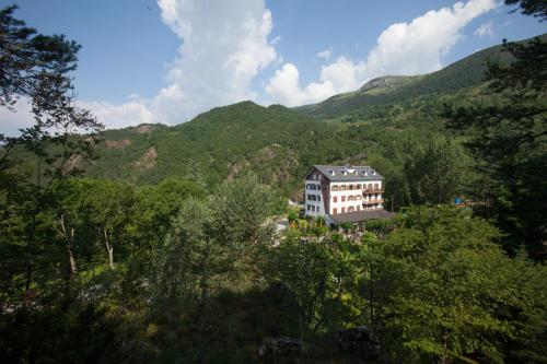  Hostal Les Fonts in Castellar de NʼHug