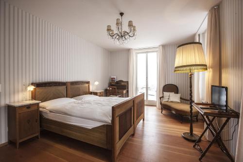 Superior Double Room with Balcony image 5