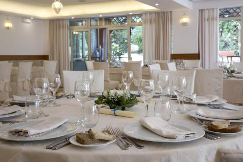 Restaurant, Montespina Park Hotel in Fuorigrotta