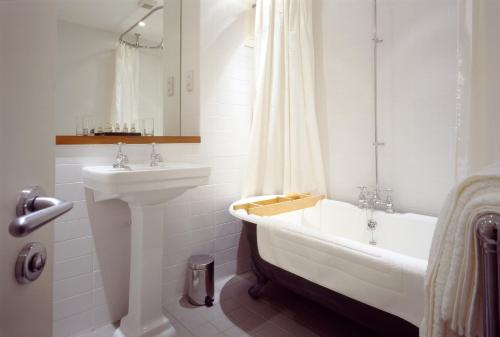 The Racquet Club - image 14