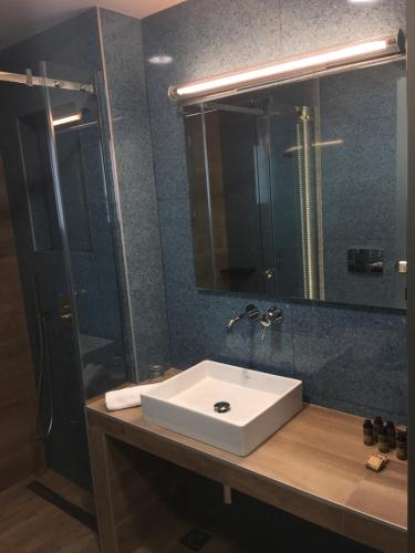 Junior Suite with Balcony image 10