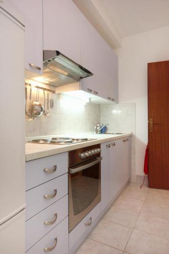Apartments with WiFi Omis - 9460 - image 6