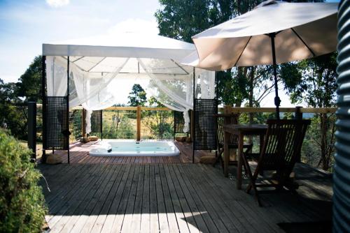 B&B Hepburn Springs - Avalon Private Spa Villa with Beautiful Tree Views - Bed and Breakfast Hepburn Springs