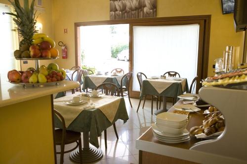 Hotel Cris - image 2
