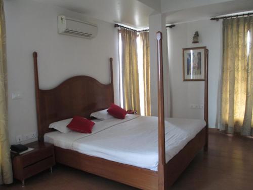 East End Retreat - Connaught Place