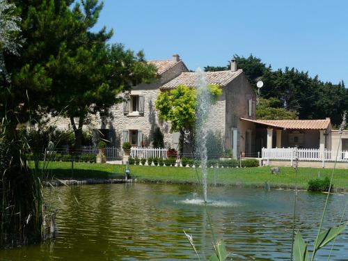 Mas Provençal avec une Agréable Piscine Privée, situé aux Vignères, proche de L'Isle sur la Sorgue, 8 personnes, LS2-109 TENAMEN gîte à louer Les Vignères