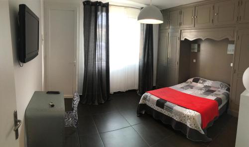 Hôtel les Arbousiers - image 3