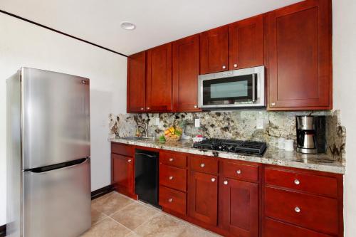 Fern Grotto Inn - image 3