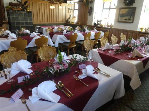 餐廳, Gasthof & Hotel Goldene Krone in 伊普霍芬