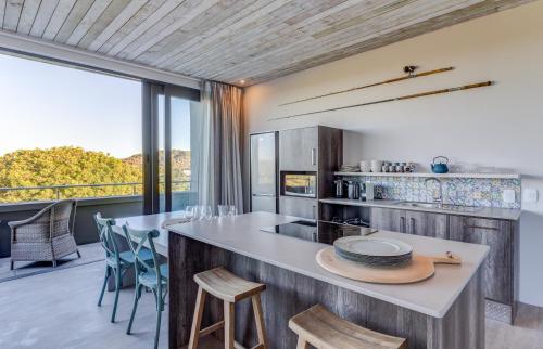 設施, The Quarter Deck in 肯頓海