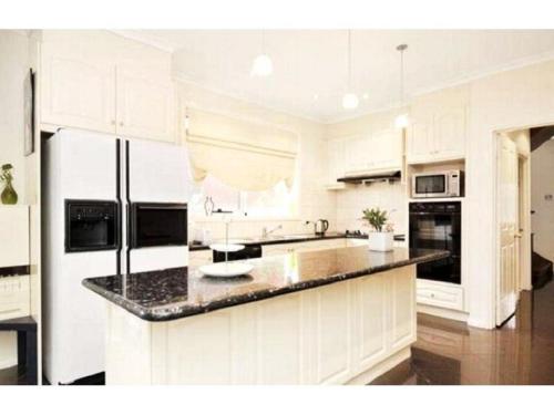 مطبخ, Abbotsford Private Rooms & Pods - 15 Charles Homestay in أبوتسفورد