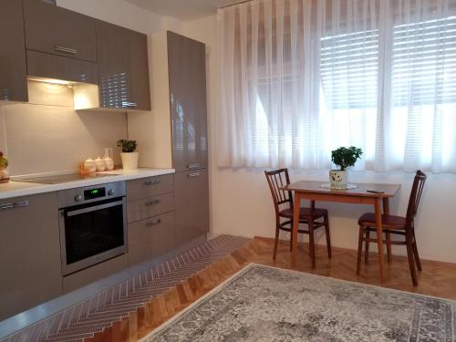Super Central & Panoramic - Leo's Apartment, Priština (fotografie 9)