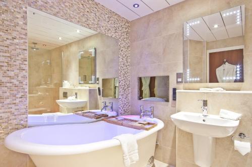 Windermere Hillthwaite Hotel Room Type - Superior King Room