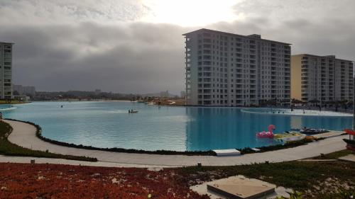 Laguna Bahía, Algarrobo