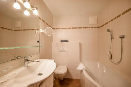 2 bedrooms, 3 beds