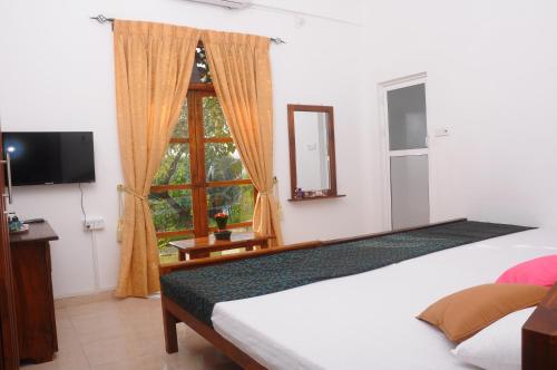 Guestroom, Colombo Hotel by Colombo Village in Wellampitiya