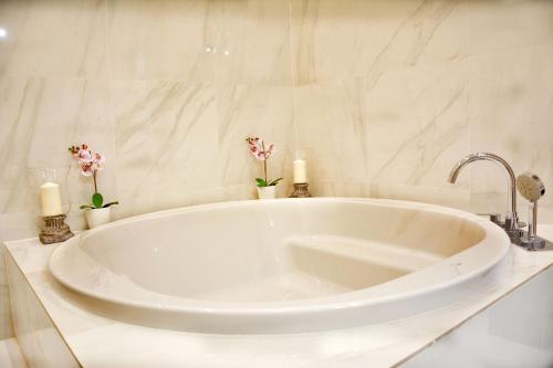  LUX CITYHALL + PARKING in Bilbao