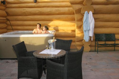 อ่างแช่น้ำร้อนกลางแจ้ง, Amosphere Complexe in อามอส (ควิเบก)