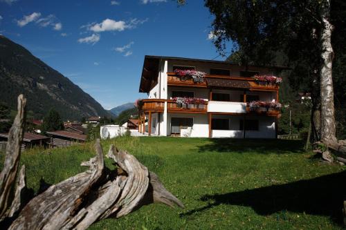 B&B Pfunds - Apart Piz Mondin - Bed and Breakfast Pfunds