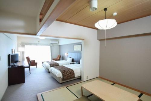 Wisterian Life Club Usami Located in Ito, Wisterian Life Club Usami is a perfect starting point from which to explore Atami. Offering a variety of facilities and services, the property provides all you need for a good nights 