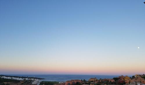 4 Bedroom house with Seaviews gîte à louer Alcaidesa