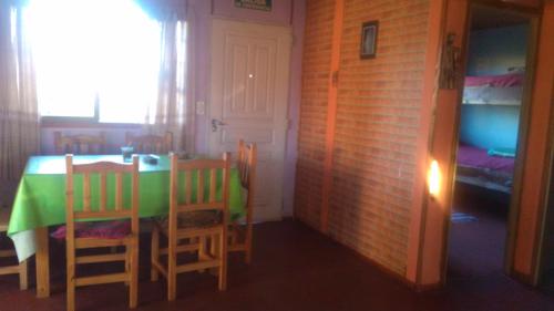 共用Lounge/電視區, Piuke Mapu Patagonia Hostel in 佐利拉