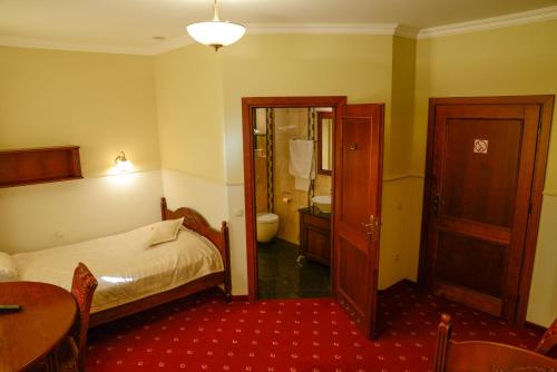 Nature Clinic Park Hotel – Józefów, KY