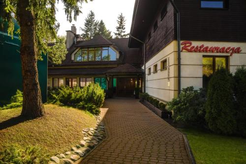 Nature Clinic Park Hotel – Józefów, KY