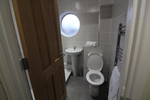 Townlets Serviced Accommodation Salisbury - image 5
