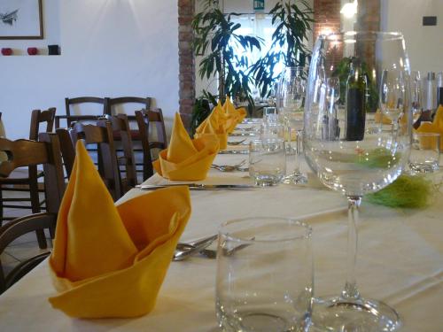 Étterem, Alloggi e Trattoria Agli Alberoni in Brussa