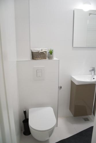 Stylish Boutique Apartment - image 5