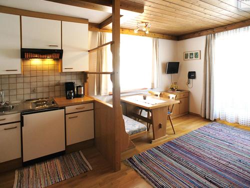 廚房, 奧海姆公寓 (Apartments Auenheim) in 普拉格拉騰岩格羅斯維納迪格爾