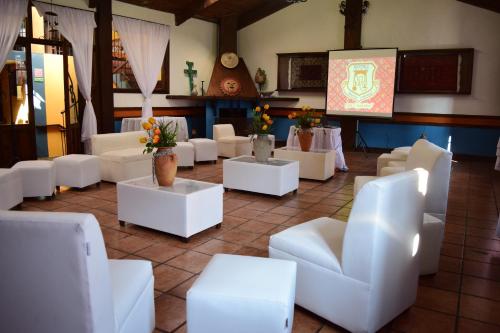 124836164 Hotel Temático Mision Colonial