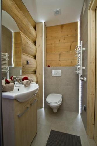 Quadruple Room with Mountain View image 10