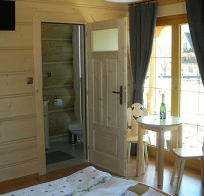 Quadruple Room with Mountain View image 9