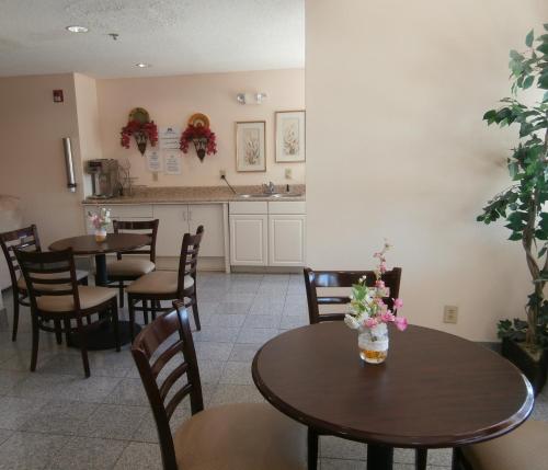 Americas Best Value Inn & Suites-McDonough in McDonough, USA