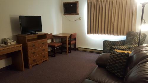 Rodeway Inn - image 5