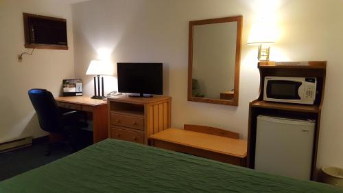 Rodeway Inn - image 8