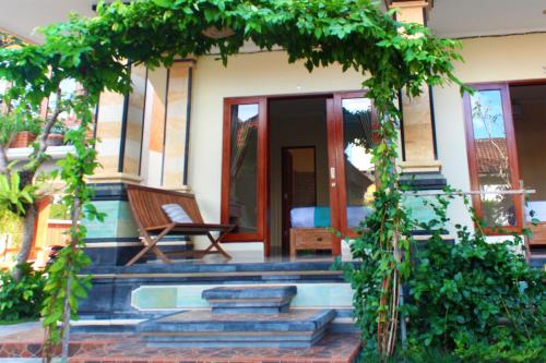 CR Tris Rooms Seminyak 4