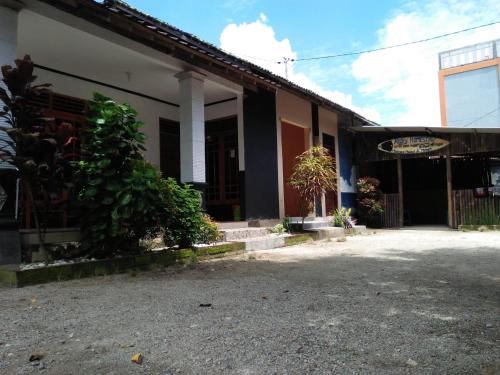 Ricky Homestay Watukarung