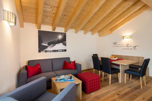2 bedrooms, 3 beds