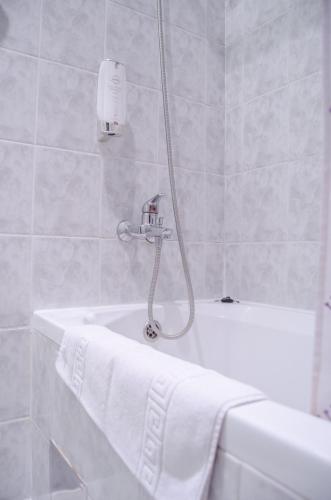 Hotel West - image 3