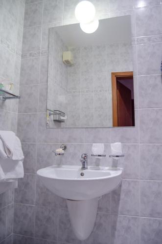 Hotel West - image 8